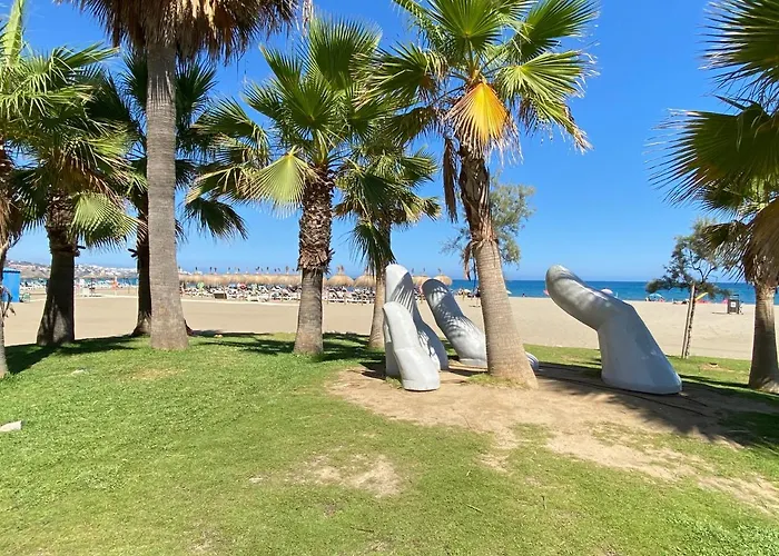 Modern 1 Bedroom Seaside Apartment With Pool