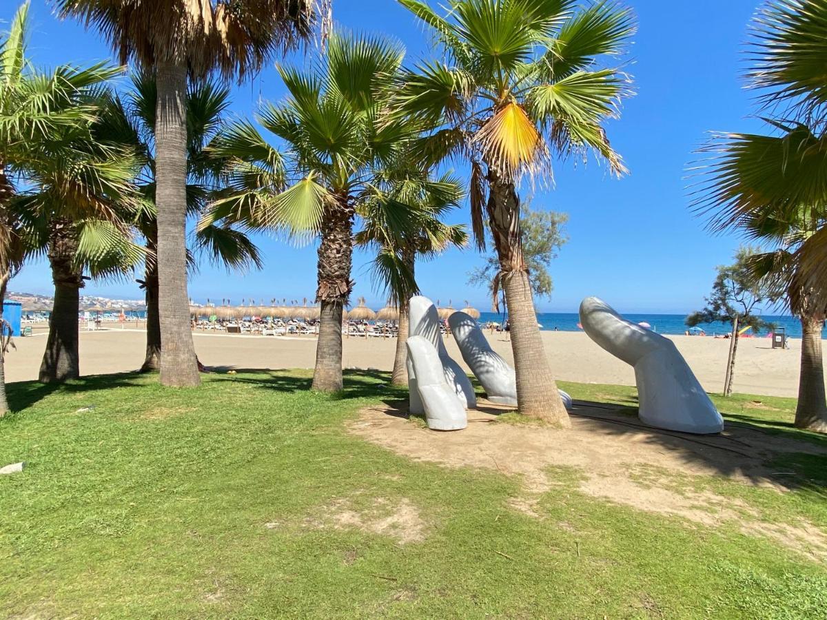 Apartament Modern 1 Bedroom Seaside With Pool