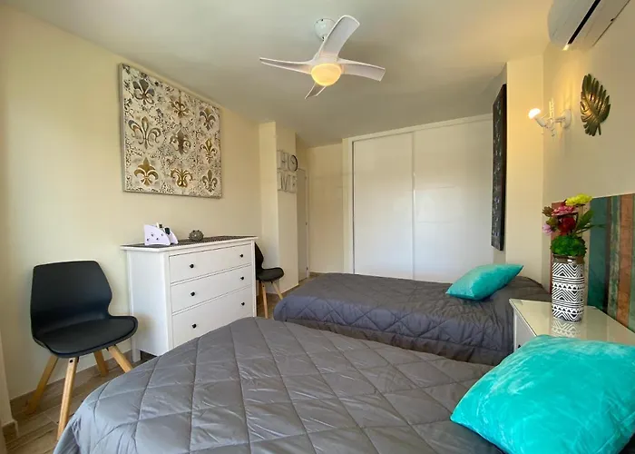 Modern 1 Bedroom Seaside Apartment With Pool